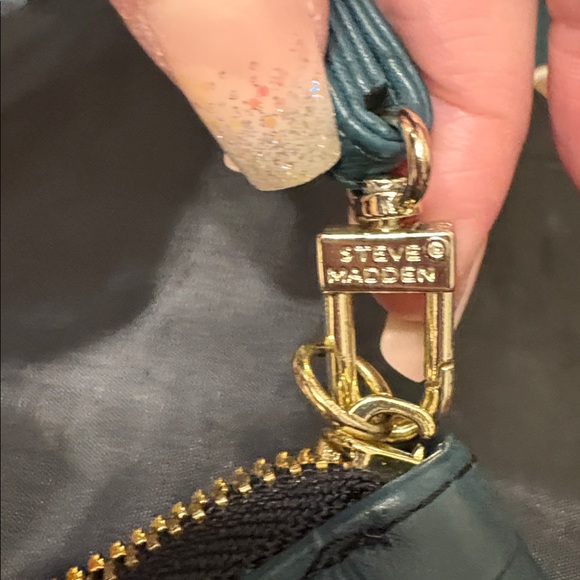 NWOT Steve Madden Black and Teal Croc-Embossed Wristlet - Picture 4 of 5